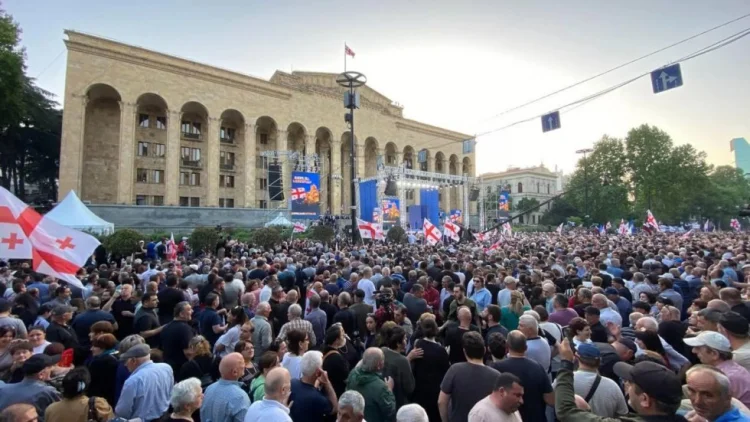 Gürcüstanın hakim partiyası Tiflisdə "cavab mitinqi" keçirir