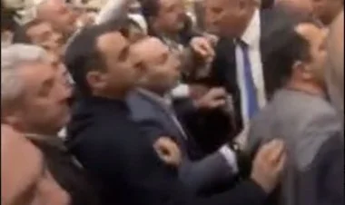 Gürcüstan parlamentində yenə qırğın düşdü FOTO/VİDEO