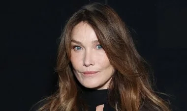 Karla Bruni şübhəli şəxs qismində dindirilib