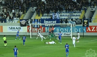 "Qarabağ" derbidə "Neftçi"ni böyük hesabla məğlub edib