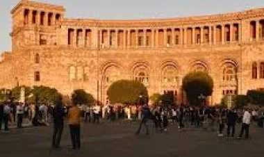 Ermənistandakı mitinq axşama təxirə salındı
