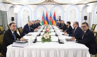 Azərbaycan və Ermənistanın XİN başçılarının görüşü başladı