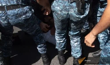Polis İrəvanda Paşinyana etiraz edən altı nəfəri saxlayıb