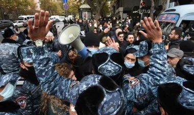 İrəvandakı etiraz aksiyalarında 151 nəfər saxlanılıb VİDEO