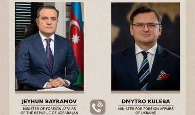 Ceyhun Bayramov Dmitro Kuleba ilə telefonla danışıb