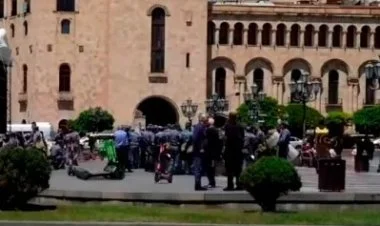 İrəvanda hökumət binası önündəki aksiya başa çatdı