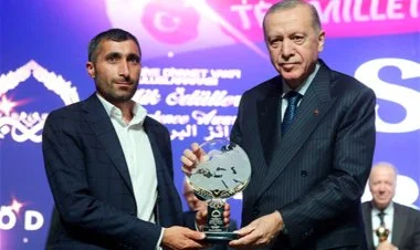 Ərdoğan Sərvərə mükafat verdi