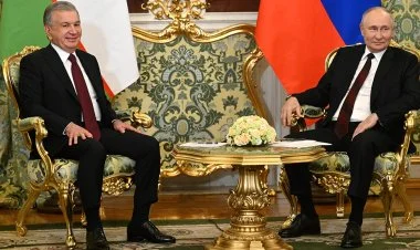 Putin Özbəkistandadır VİDEO