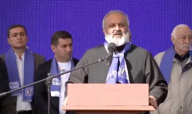 Etirazçı yepiskop Paşinyanın yerinə keçmək istəyir VİDEO