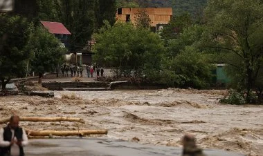 Ermənistanda təbii fəlakət nəticəsində azı 4 nəfər ölüb FOTO