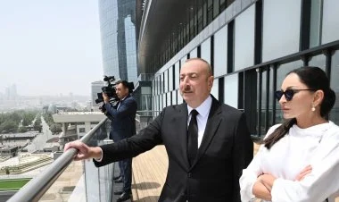 Əliyevlər ticarət mərkəzinin açılışında iştirak ediblər