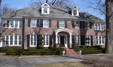 “Evdə tək” filmindəki ev satışa çıxarılıb