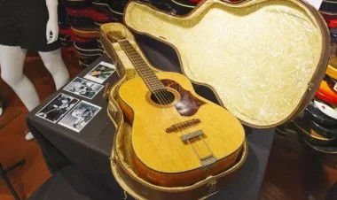 "Beatles" qurupunun gitarası hərracda rekord qiymətə satılıb
