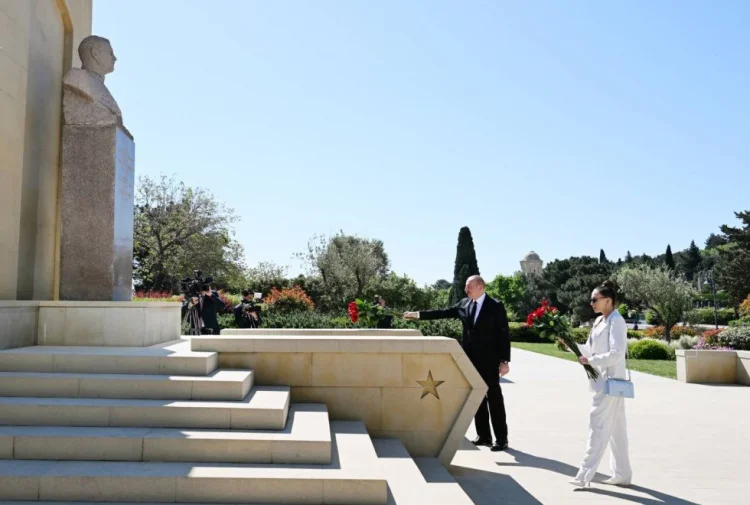 Prezident və birinci xanım faşizm üzərində Qələbəni anıblar