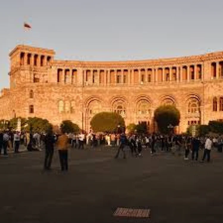 Ermənistandakı mitinq axşama təxirə salındı