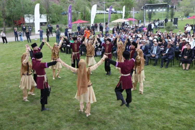 “Xarıbülbül” festivalı Laçında konsertlə davam edib