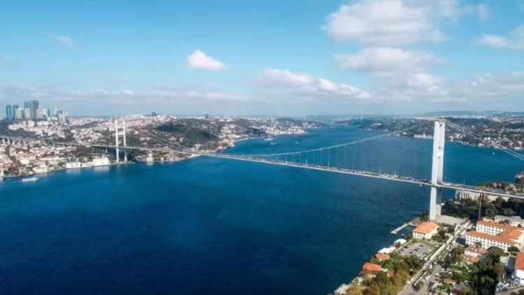 İstanbul Boğazında gəmilərin hərəkəti dayandırılıb