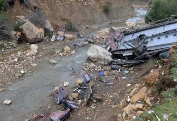 Pakistanda avtobus qəzasında 28 nəfər ölüb