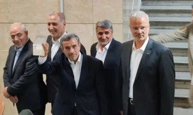 Əhmədinejad İran prezidentliyinə namizəd oldu