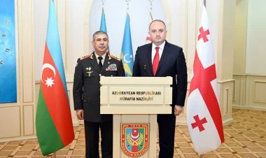 Gürcüstanın müdafiə naziri Azərbaycandadır YENİLƏNİB