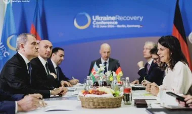 Ceyhun Bayramov Almaniyada Annalena Berbok ilə görüşüb