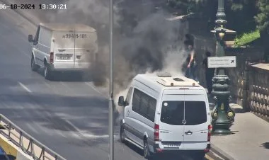 Heydər Əliyev prospektində mikroavtobus yandı