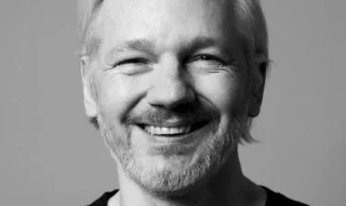 Culian Assanjın olduğu təyyarə Banqkoka eniş edib YENİLƏNİR