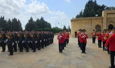 Bakıda hərbi orkestrlərin müşayiəti ilə yürüşlər başlayıb