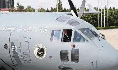 Əliyevə hərbi nəqliyyat təyyarəsi təqdim edilib FOTOREPORTAJ