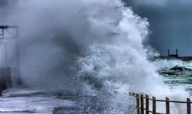 Küləkli hava şəraiti ilə bağlı gəmilərə xəbərdarlıq edildi