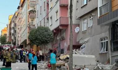 İstanbulda dördmərtəbəli bina çöküb