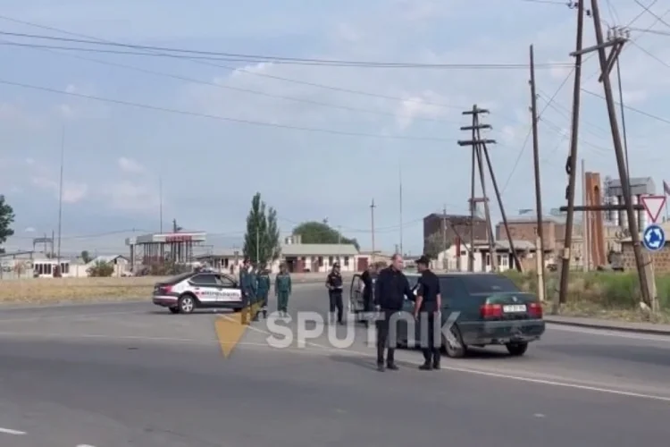 Ermənistanda yollarda postlar qurulub, maşınlar yoxlanılır