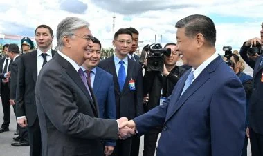 Si Cinpin Qazaxıstana dövlət səfərinə gəlib FOTO