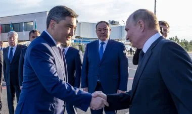 Putin Qazaxıstana səfər etdi