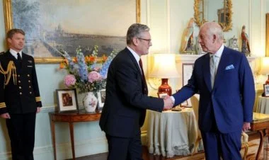 Britaniyanın yeni Baş naziri vəzifəsinin icrasına başladı