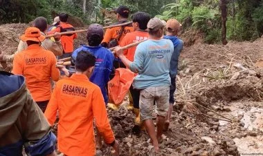 İndoneziyada sürüşmə: 12 nəfər ölüb, 18 nəfər itkin düşüb