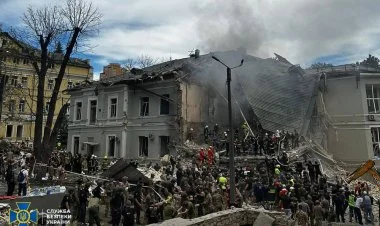 Rusiya Kiyevdəki uşaq xəstəxanasına raket zərbəsi endirib