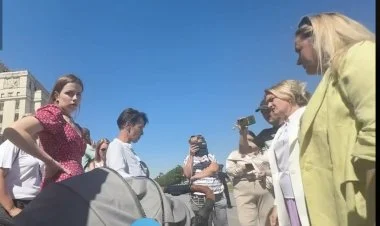 Moskvada səfərbər edilənlərin arvadları etiraz edir FOTO
