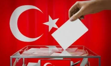 Türklər erkən seçkilərin keçirilməsinini istəyirlər