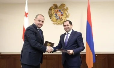 Gürcüstanın müdafiə naziri İrakli Çikovani Ermənistana gəlib
