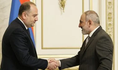 Paşinyan Gürcüstanın müdafiə naziri Çikovanini qəbul edib