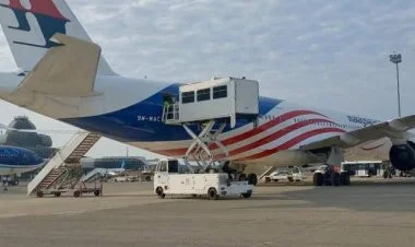 Malayziya təyyarəsi Bakı Aeroportuna təcili eniş edib