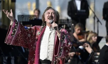 Fərrux Zakirova “Xalq artisti” fəxri adı verilib FOTO