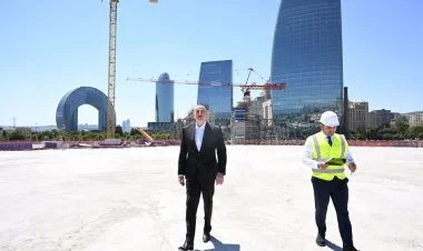 İlham Əliyev Zəfər parkında tikinti işləri ilə tanış olub