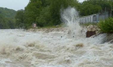 Bəzi çaylardan sel keçib