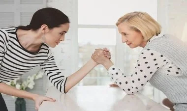 Gəlinlər qayınanalarla niyə birlikdə yaşamaq istəmir?