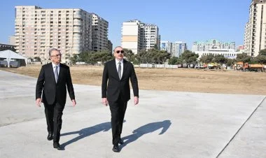 İlham Əliyev yeni parkda işlərin gedişi ilə tanış olub FOTO
