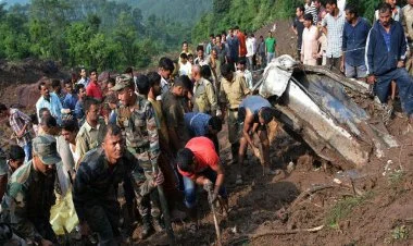 Hindistanda torpaq sürüşməsi: yüzlərlə insan torpaq altında