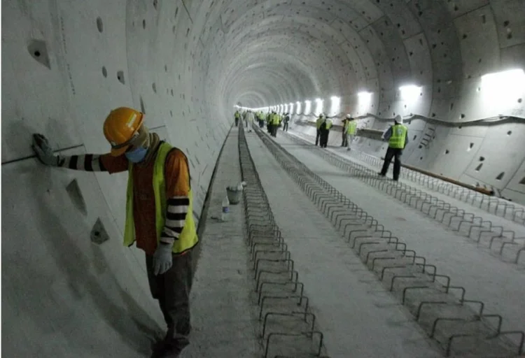 Metro tikintisində Dubayla Bakının müqayisəsi FOTO