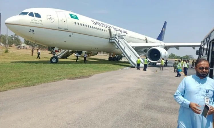 “Saudi Airlines” şirkətinin təyyarəsində yanğın baş verib